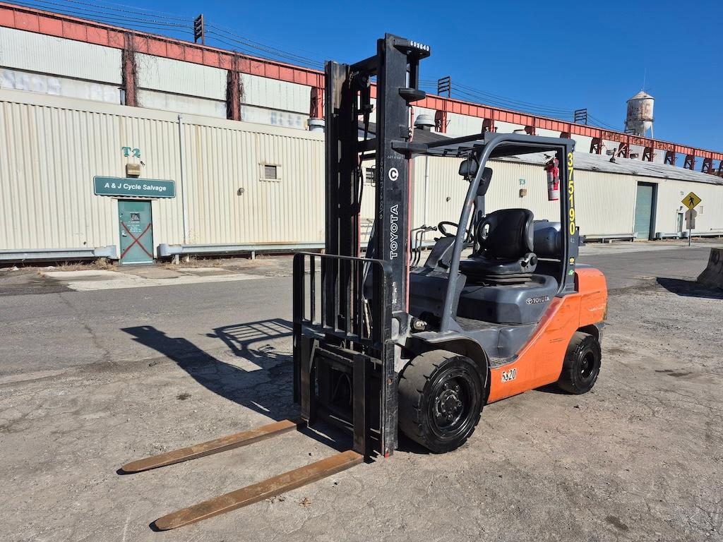 2016 Toyota 8FGU30 6,000lb Forklift