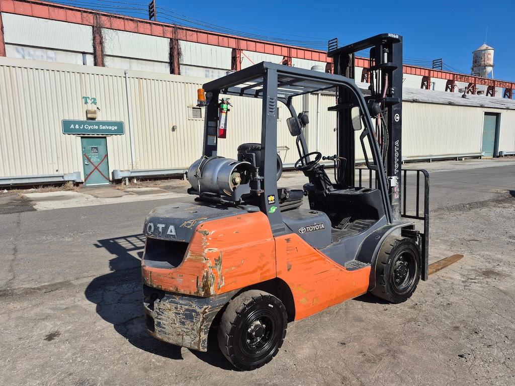 2016 Toyota 8FGU30 6,000lb Forklift