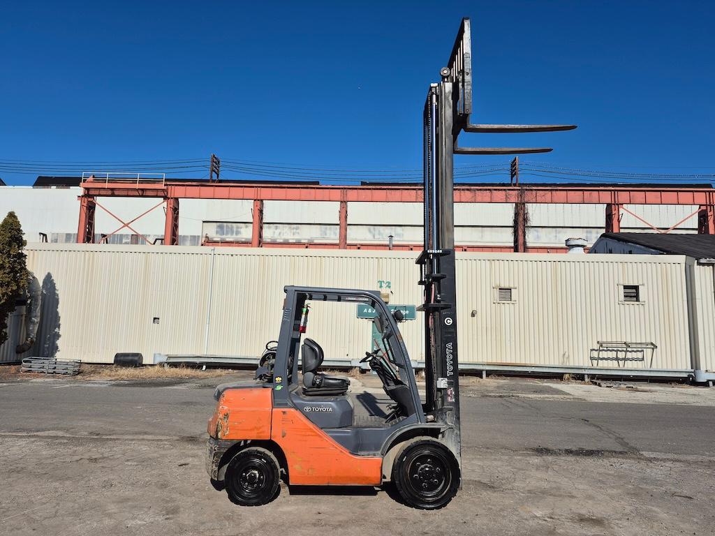2016 Toyota 8FGU30 6,000lb Forklift