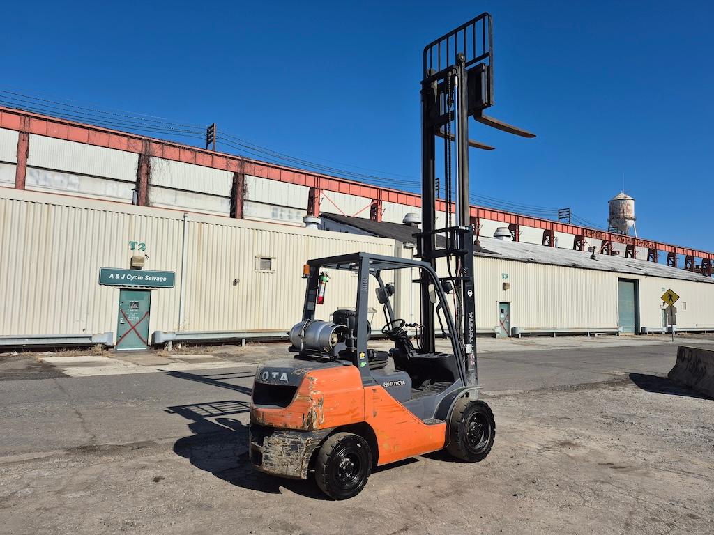 2016 Toyota 8FGU30 6,000lb Forklift