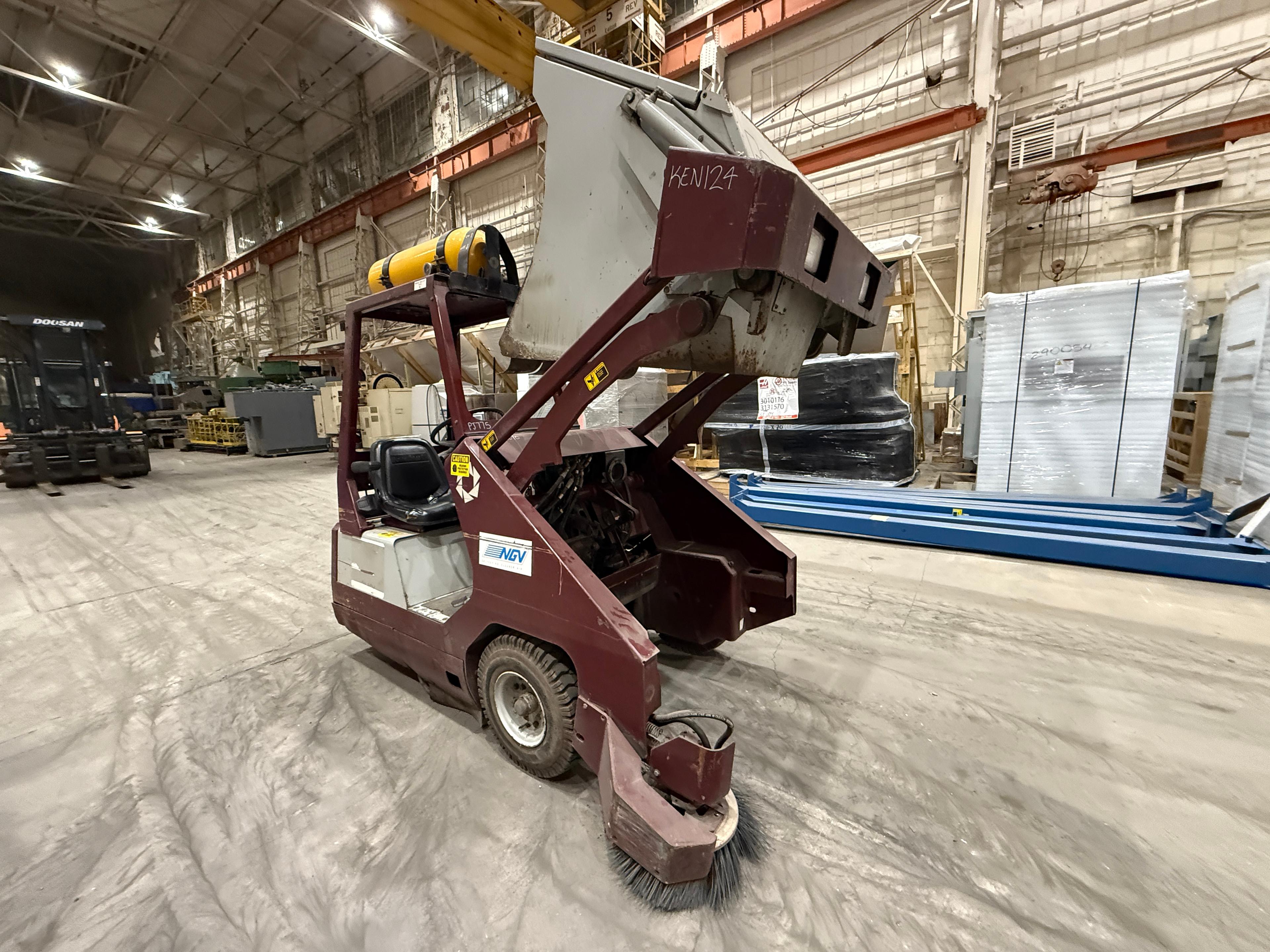 Power Boss SW/8XR Street Sweeper (KEN124)