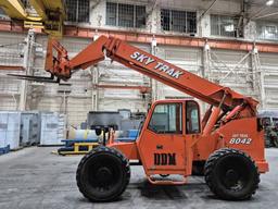 SkyTrak 80423 8,000lb Telehandler