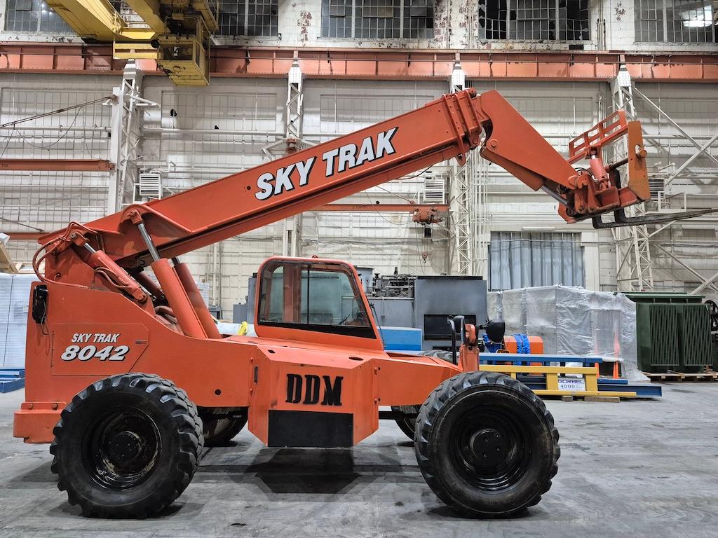 SkyTrak 80423 8,000lb Telehandler
