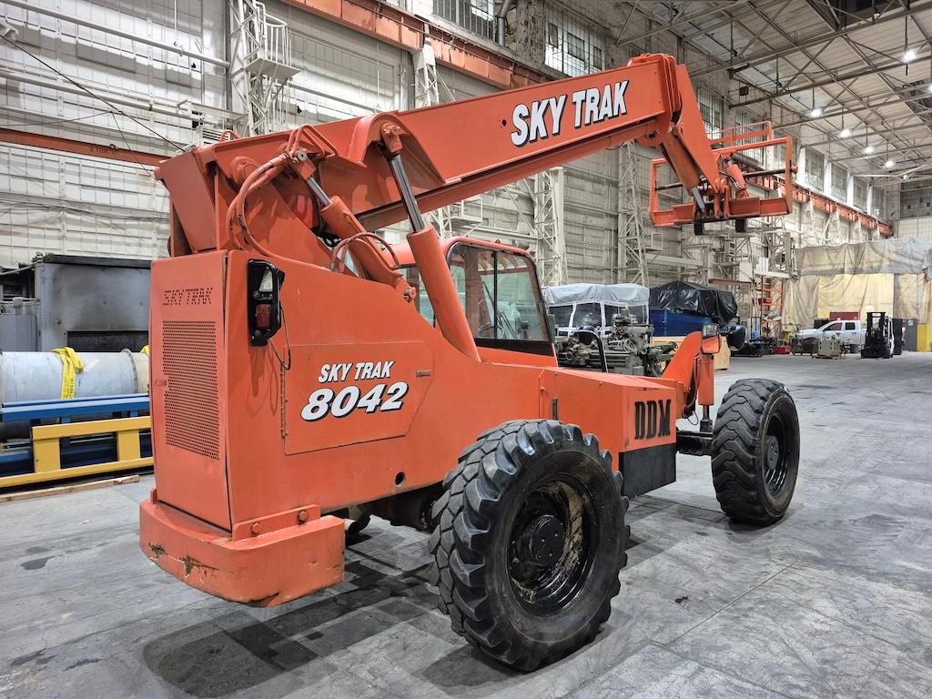 SkyTrak 80423 8,000lb Telehandler