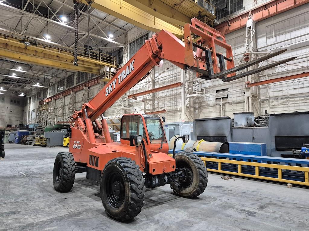 SkyTrak 80423 8,000lb Telehandler