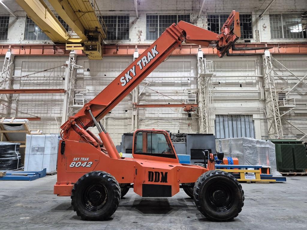 SkyTrak 80423 8,000lb Telehandler
