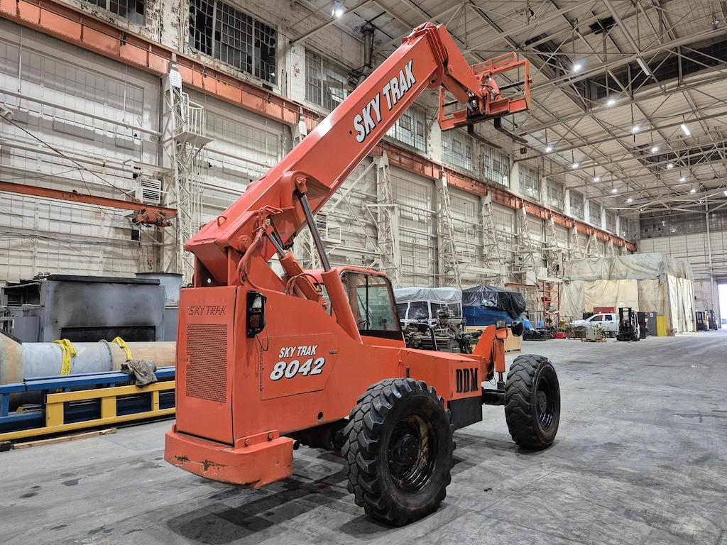 SkyTrak 80423 8,000lb Telehandler