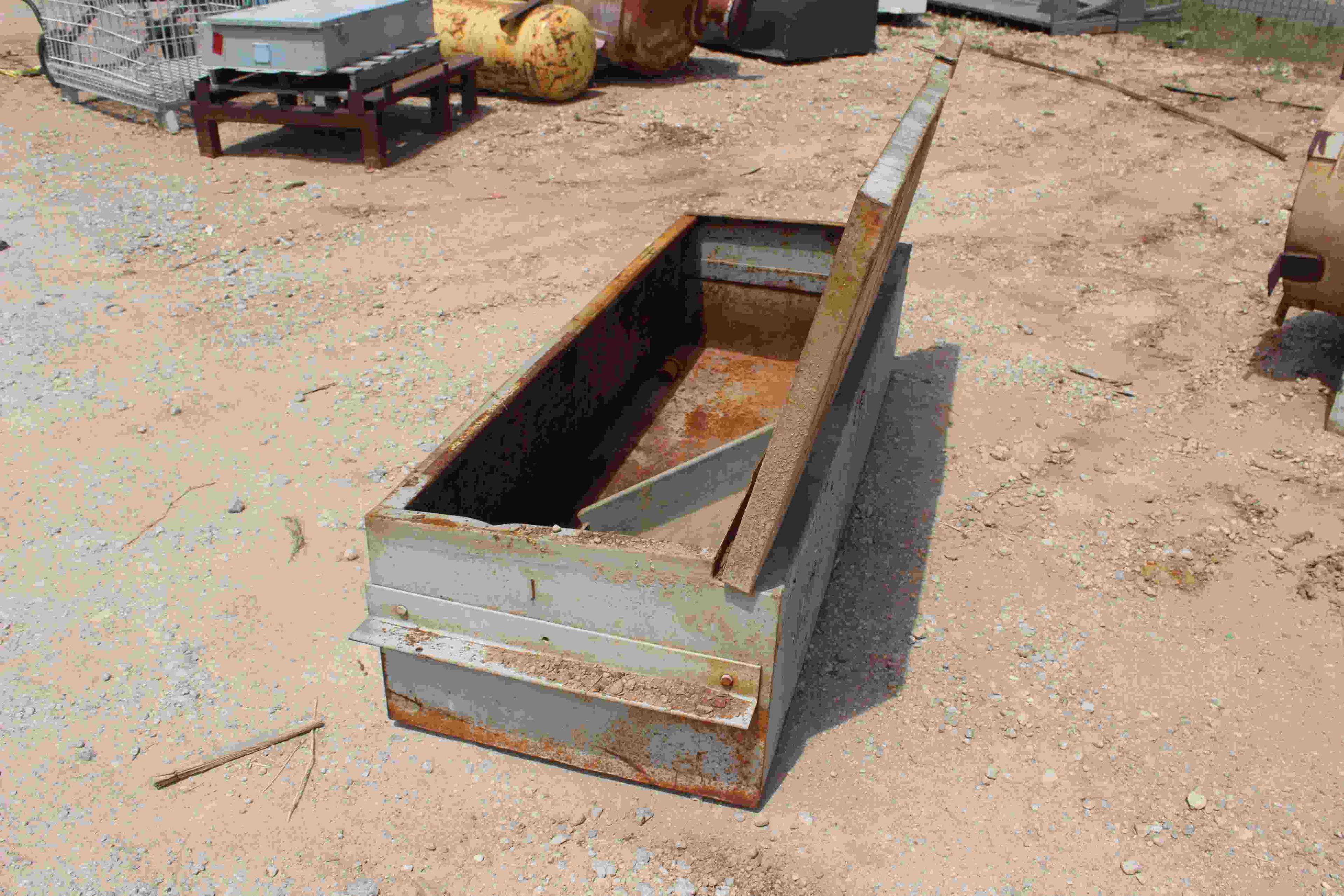 Steel Cross Bed Toolbox