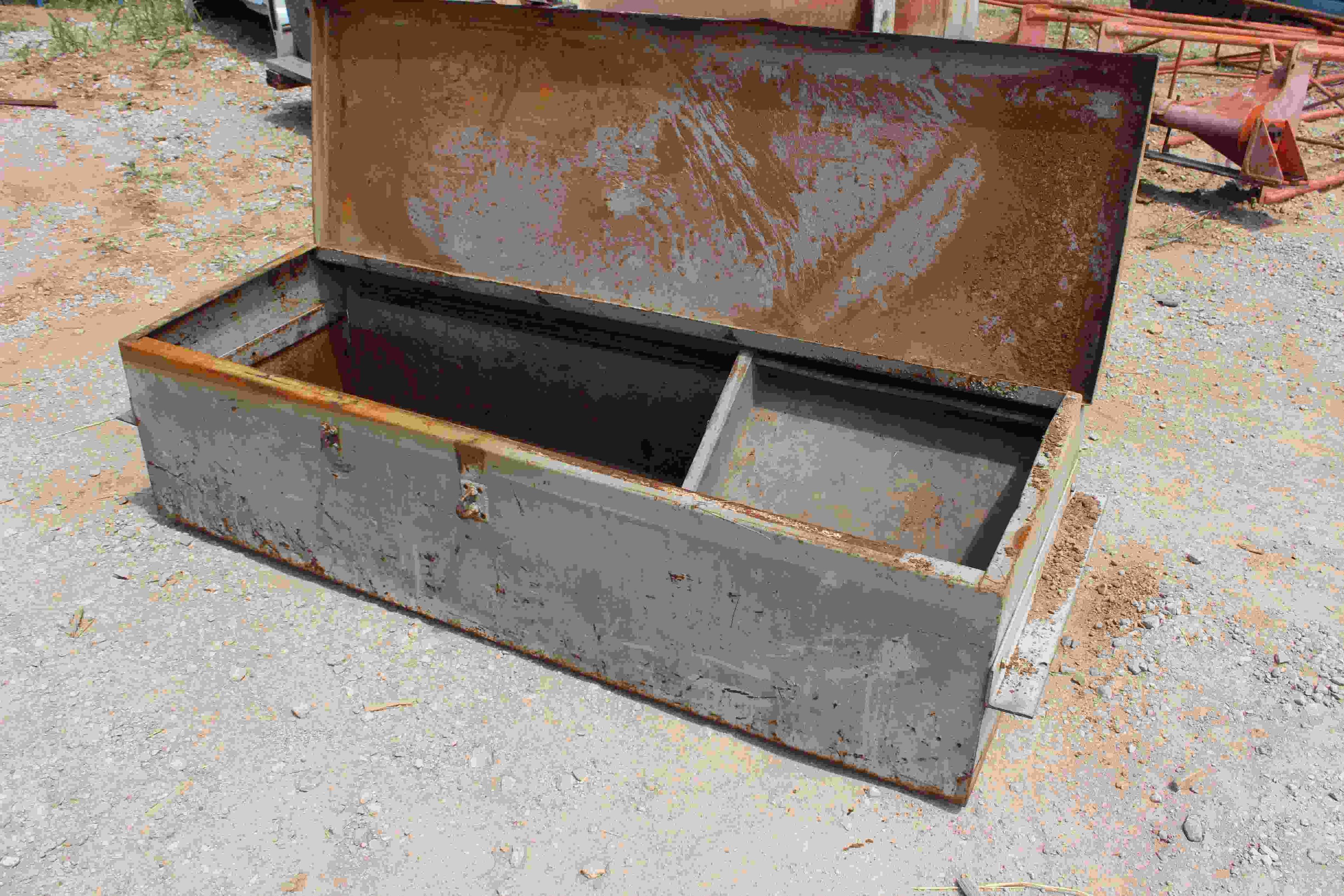 Steel Cross Bed Toolbox