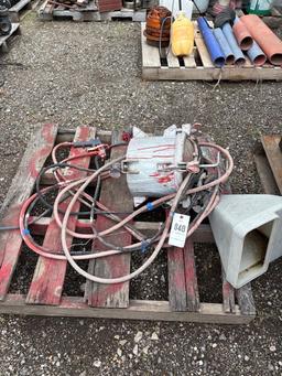 Paint sprayer hopper
