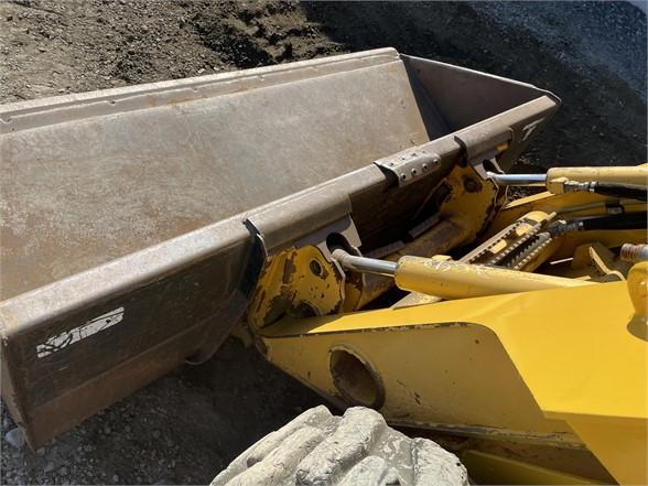 Deere 325 Skid Steer