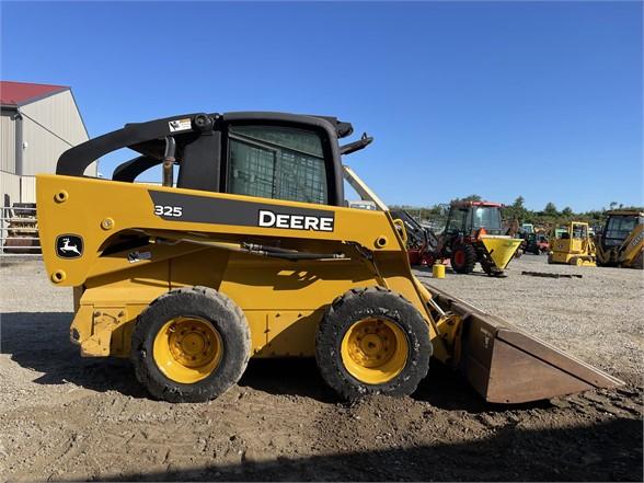 Deere 325 Skid Steer