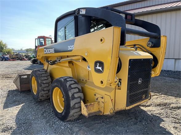 Deere 325 Skid Steer