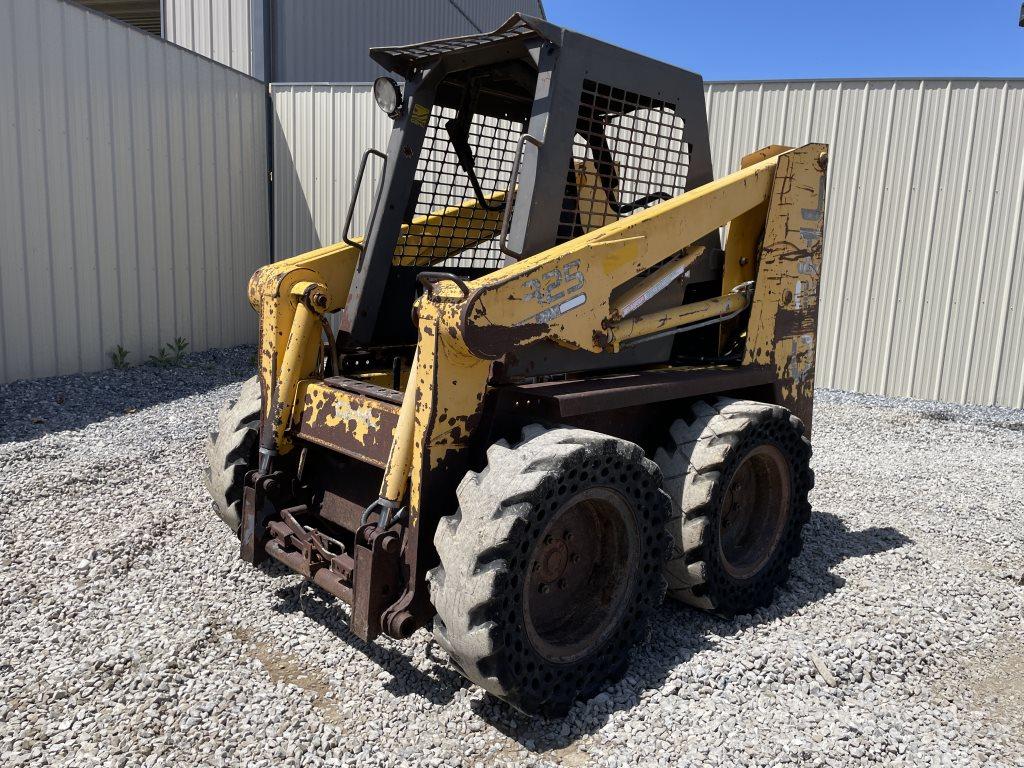 Gehl 3825 Wheel Skid Loader