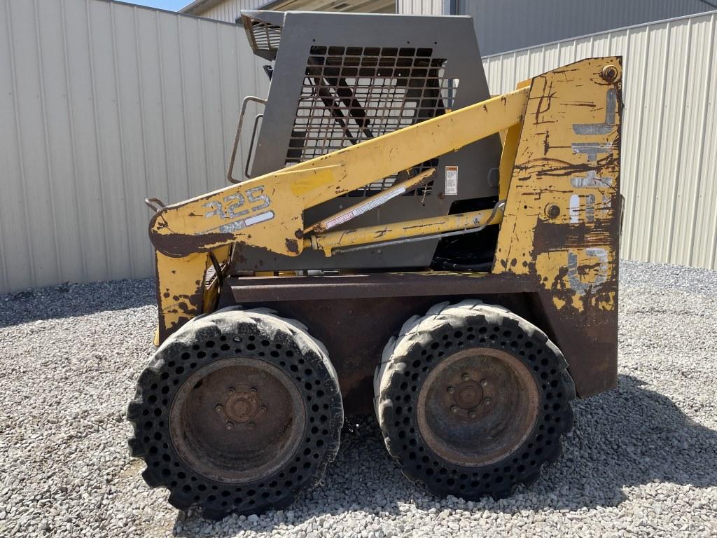 Gehl 3825 Wheel Skid Loader