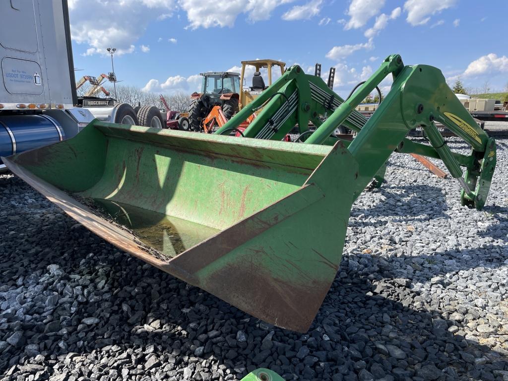 John Deere 746 Loader