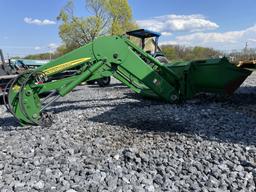 John Deere 746 Loader