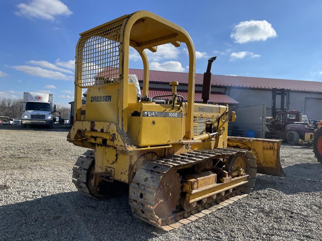 Dresser 100E Crawler Loader