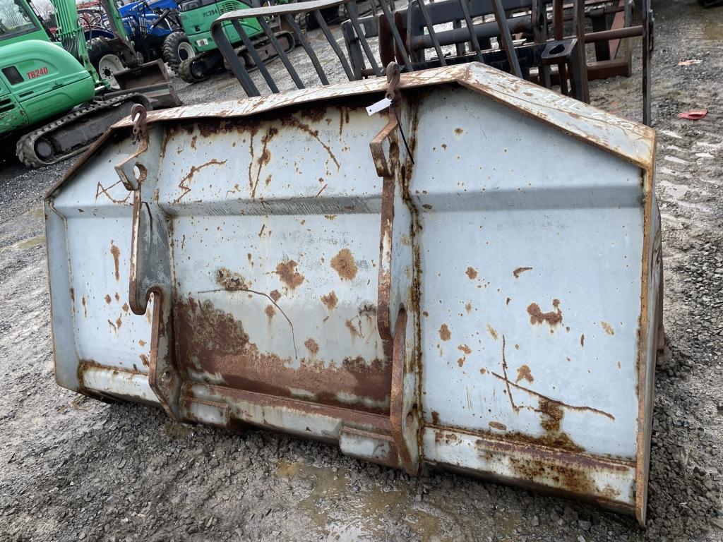 Gehl 680 Wheel Loader 80" Bucket