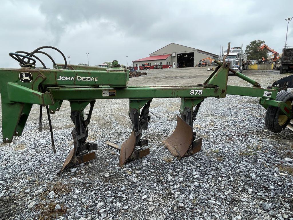 John Deere 975 Plow