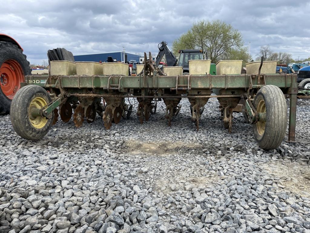 John Deere 7100 Planter