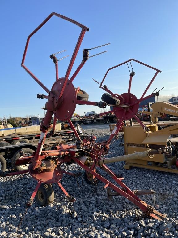 New Holland 163H Tedder