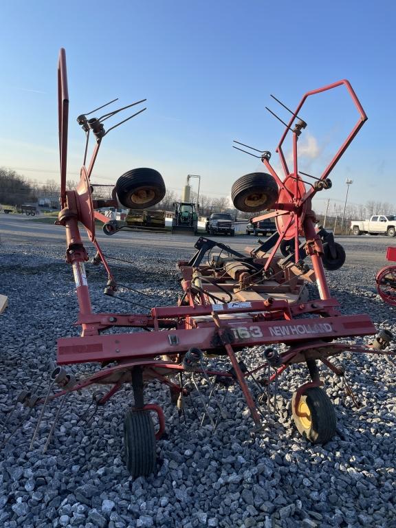 New Holland 163H Tedder