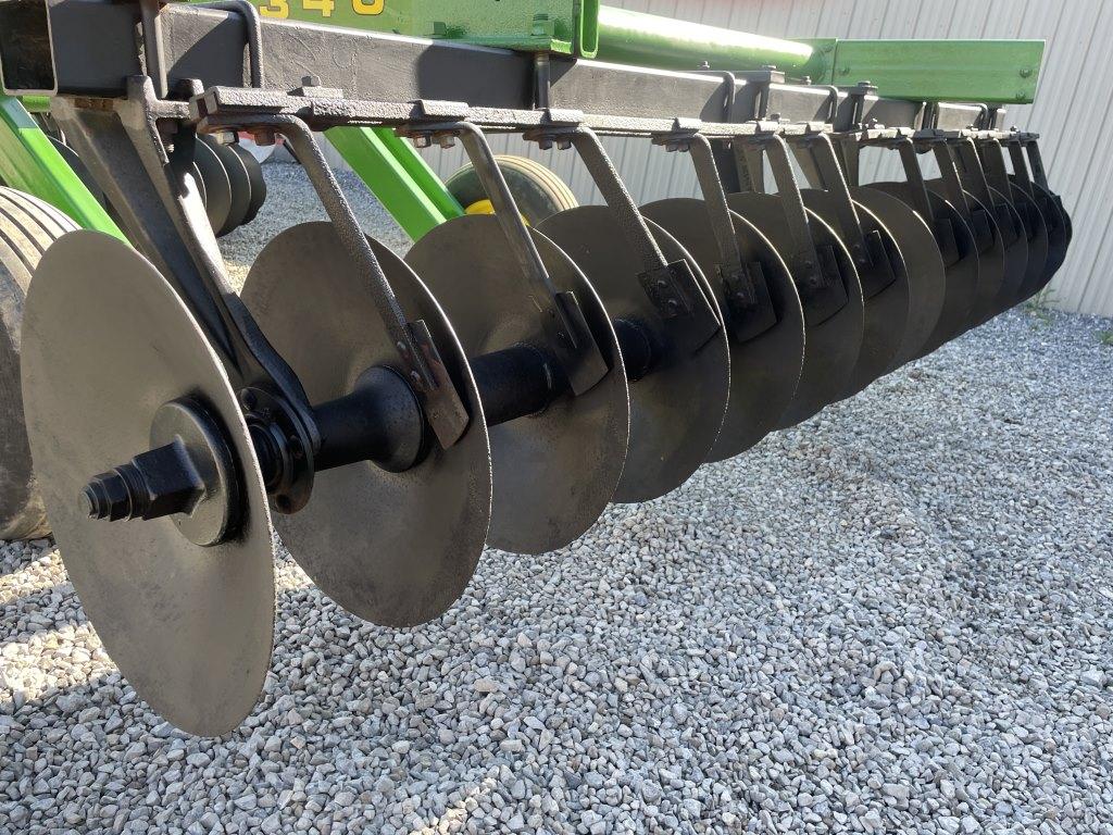 John Deere 340 Offset Disk