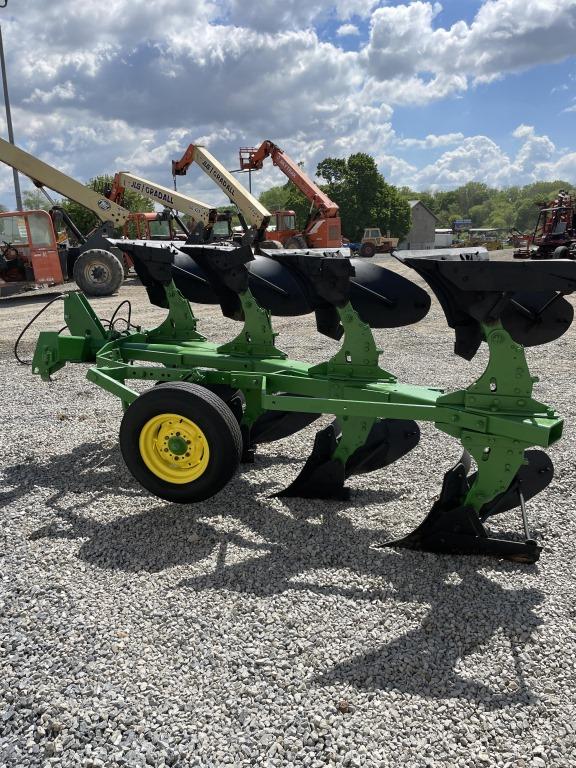 John Deere 4200 Plow