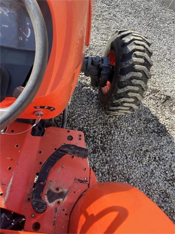 Kubota MX5800HST Tractor