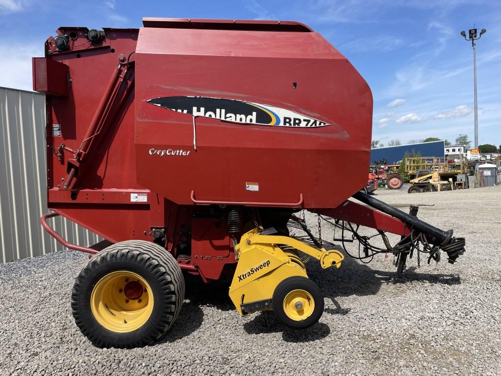 New HOlland BR740 Baler