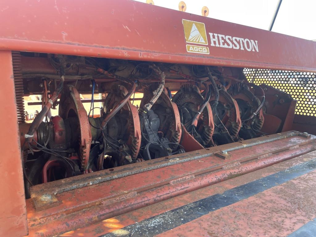 Hesston 4910 Baler