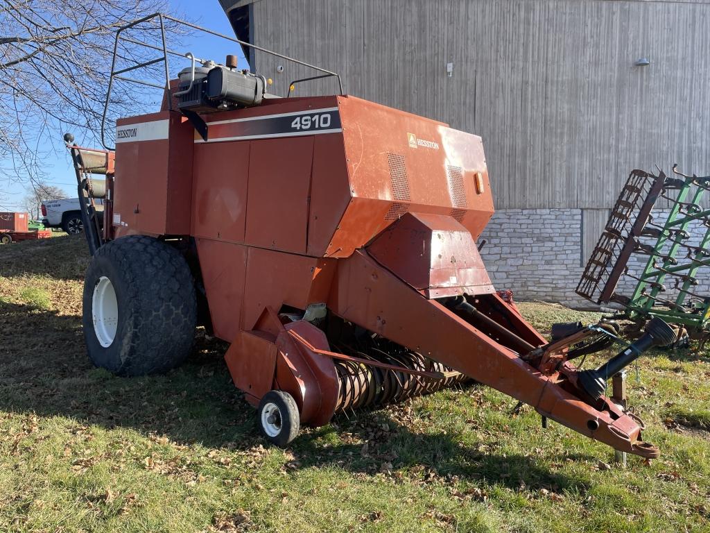 Hesston 4910 Baler