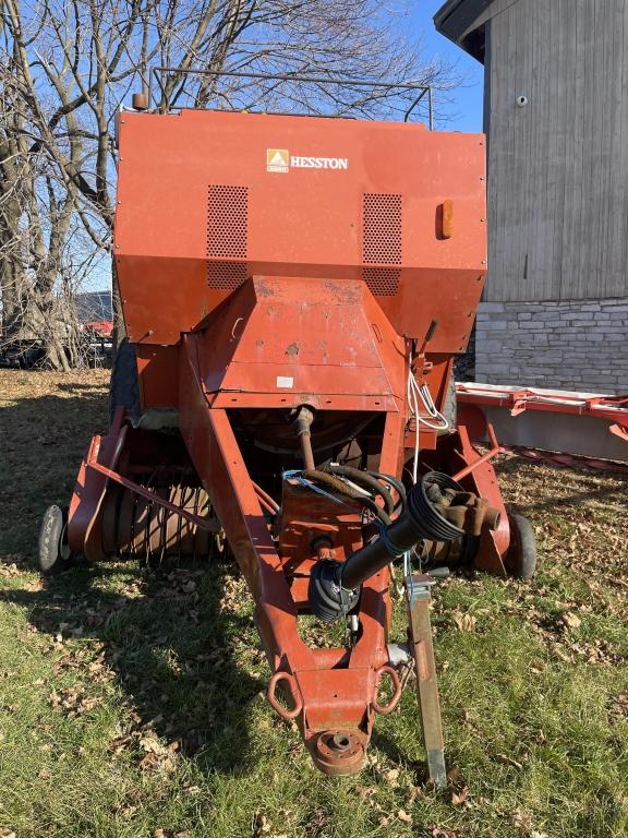 Hesston 4910 Baler