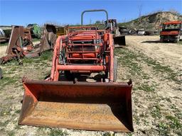 Kubota L2900 Tractor