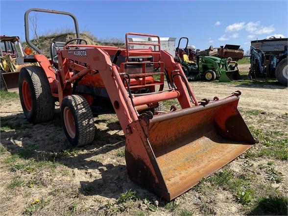 Kubota L2900 Tractor