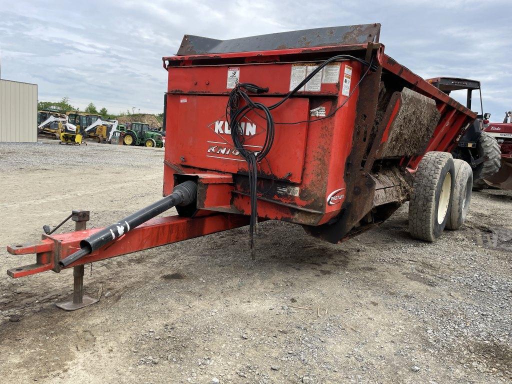 Kuhn Knight 8118 Slinger Pro twin Spreader