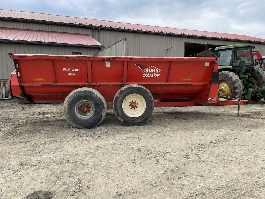 Kuhn Knight 8118 Slinger Pro twin Spreader