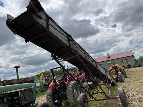 New Holland 155-30 Hay Elevator