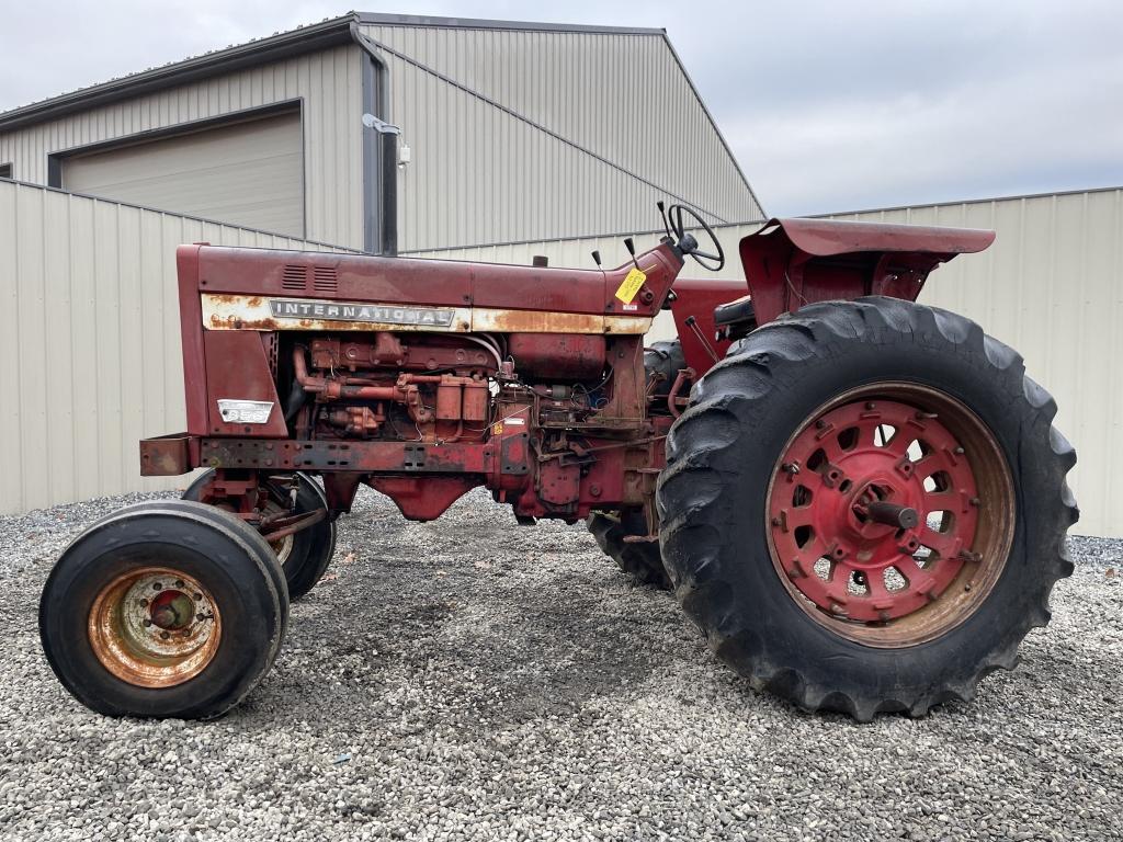 International Farmall 856 Tractor