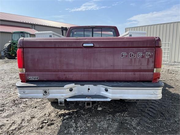 1990 Ford F-250 XLT Lariat Truck