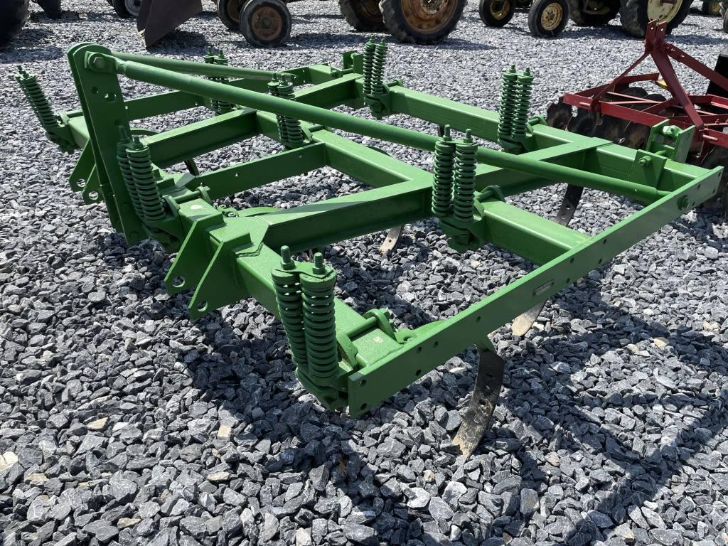 John Deere E100 Chisel Plow