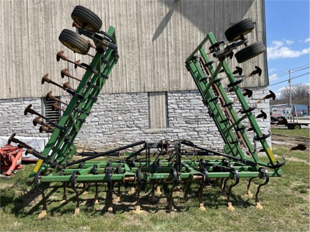 Unverferth Perfecta II Folding Cultivator