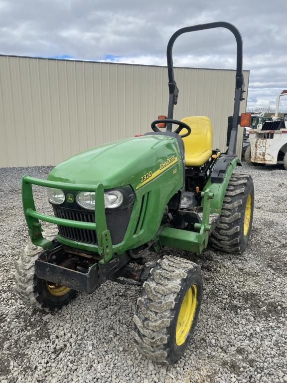 John Deere 2320 Tractor