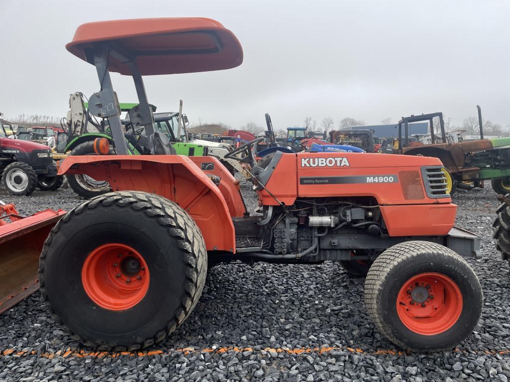 Kubota M4900 Tractor