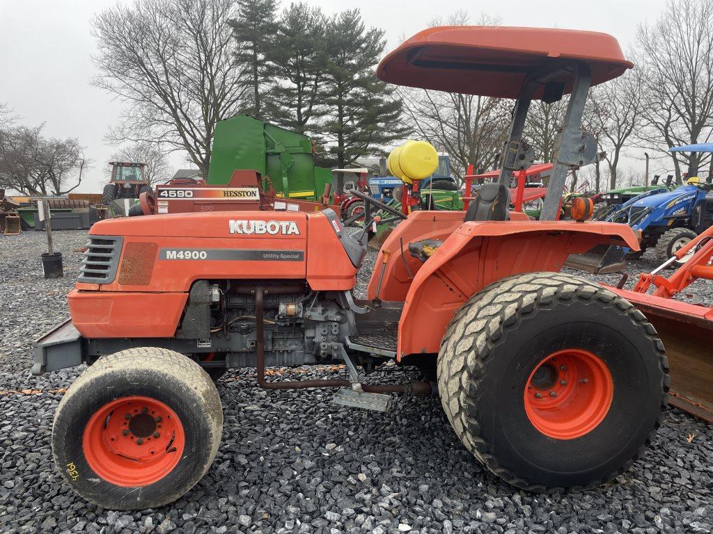 Kubota M4900 Tractor