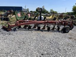 Case IH 7500 Vari-width Plow