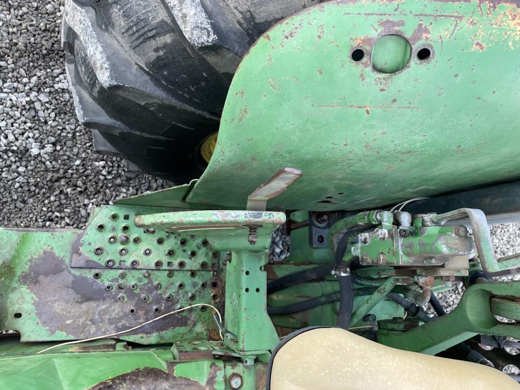 John Deere 2555 Tractor
