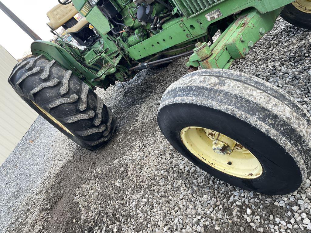 John Deere 2555 Tractor