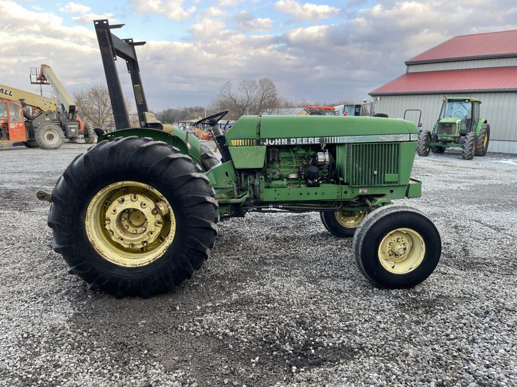John Deere 2555 Tractor